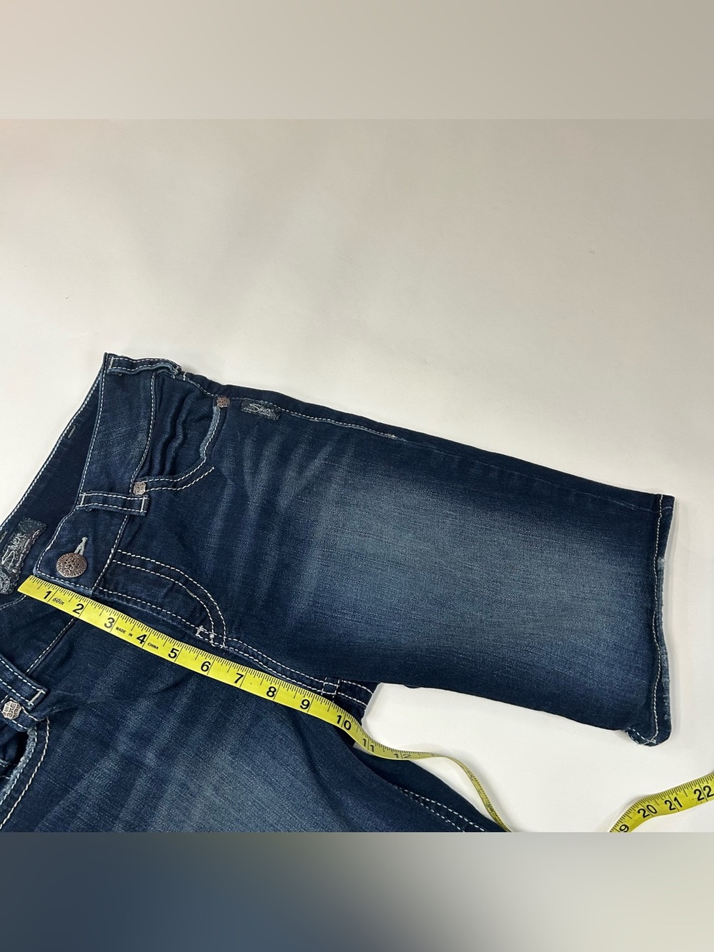 Silver Jeans Women’s Size W30/L11 Suki Mid Bermuda Jean Shorts Dark Wash #4209 - Picture 7 of 9